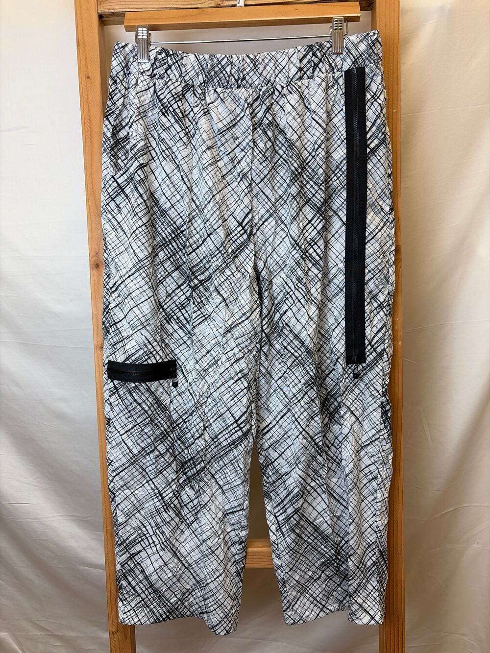 NWT Ever Sassy Black & White Print Capri Pant w/ Fun Zipper  #0265 MEDIUM
